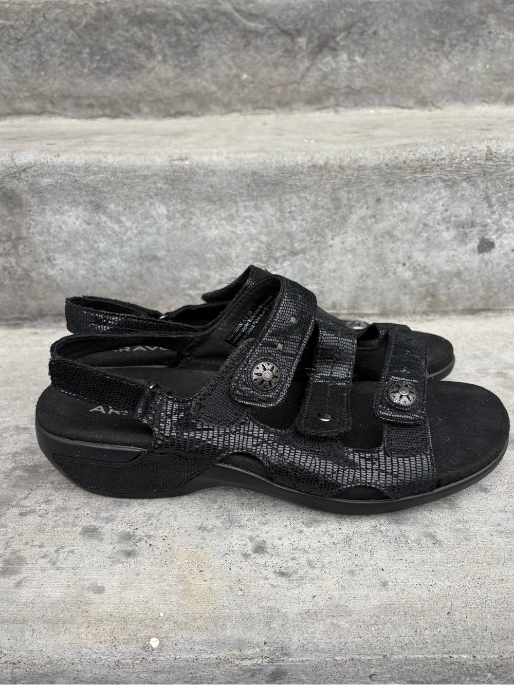 Aravon PC Three Strap Black Sandals Size 8 B - Picture 8 of 9